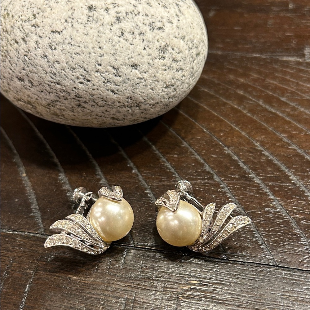 Elegant‎ faux Silver and Pearl clip on Earrings